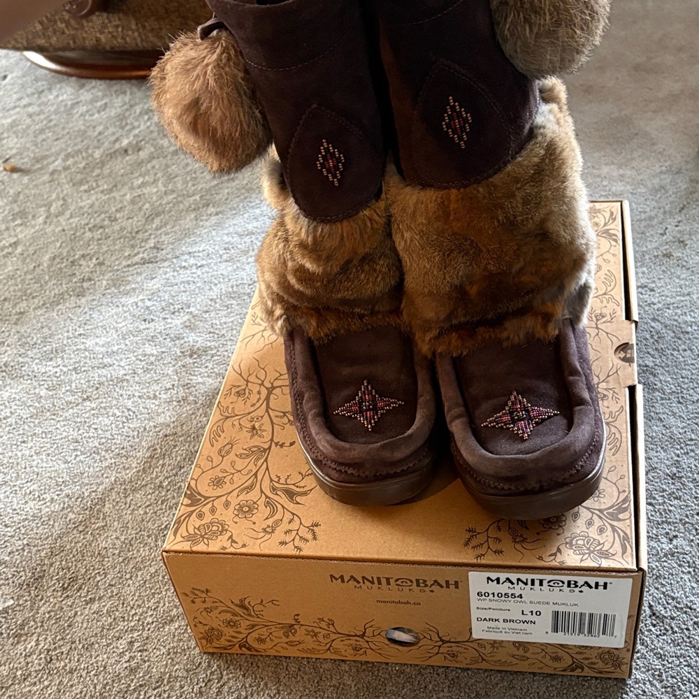 Manitobah Mukluks snowy owl suede